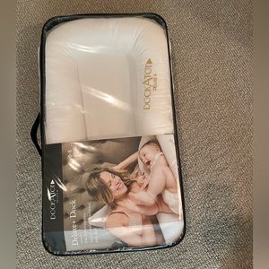 New In Box Dock A Tot Deluxe+ in Pristine White